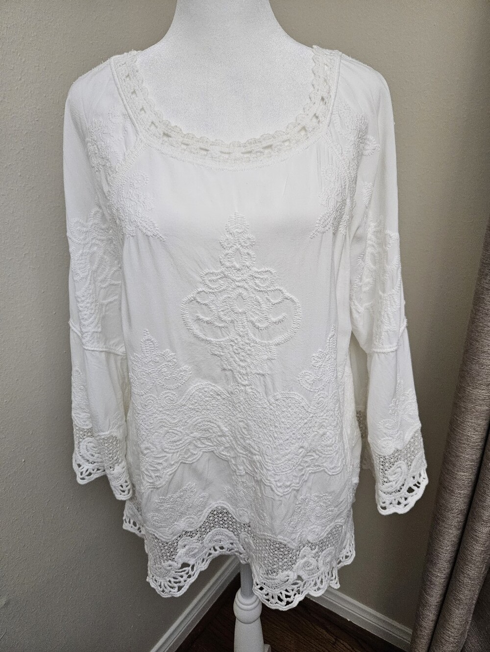 NWOT Democracy Ivory Embroidered Lace Bell Sleeve Boho Tunic Blouse Top Size M